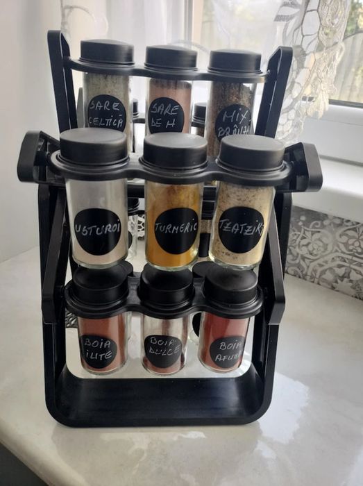 Organizator Rotativ pentru Condimente – 18 recipiente – Negru