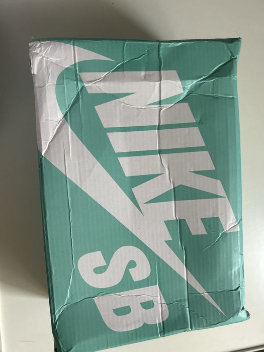 кроссовки найк с коробкой