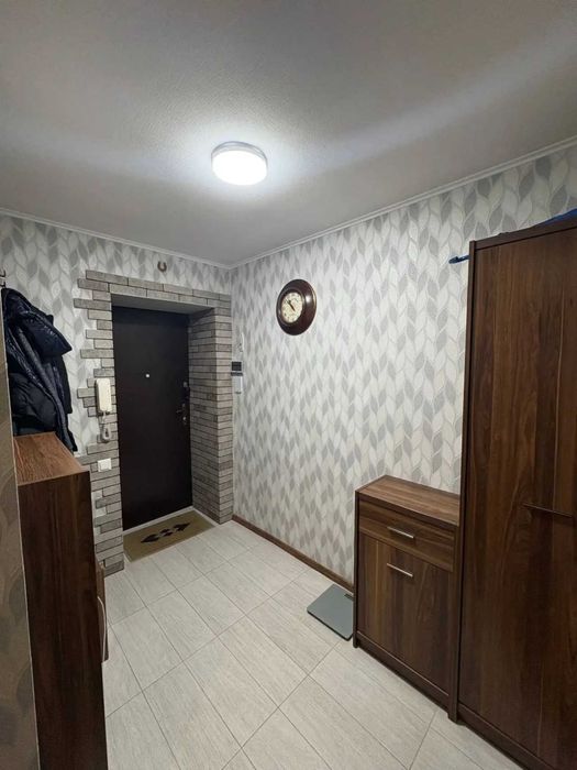 Дава се под наем Тристаен апартамент в София, Зона Б-18 - 90 кв.м за 663 € - Снимка #2