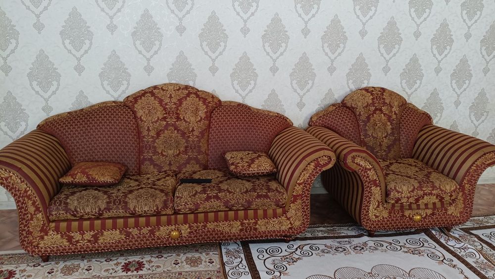 Продам диван торг уместен