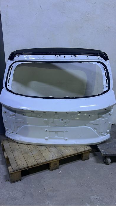 Geely Coolray крышка багажника