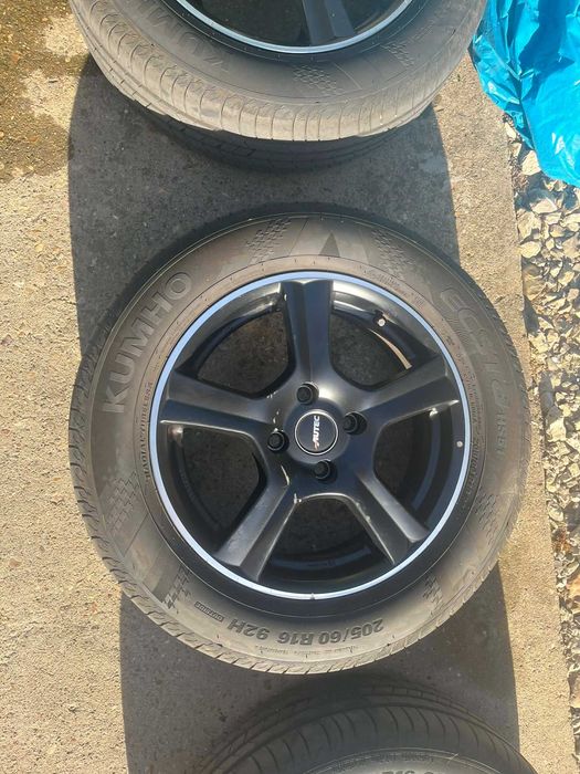 Летни гуми (KUMHO 205/60R16 ДОТ25) на алуминиеви джанти (AUTEC 63.3 ET)