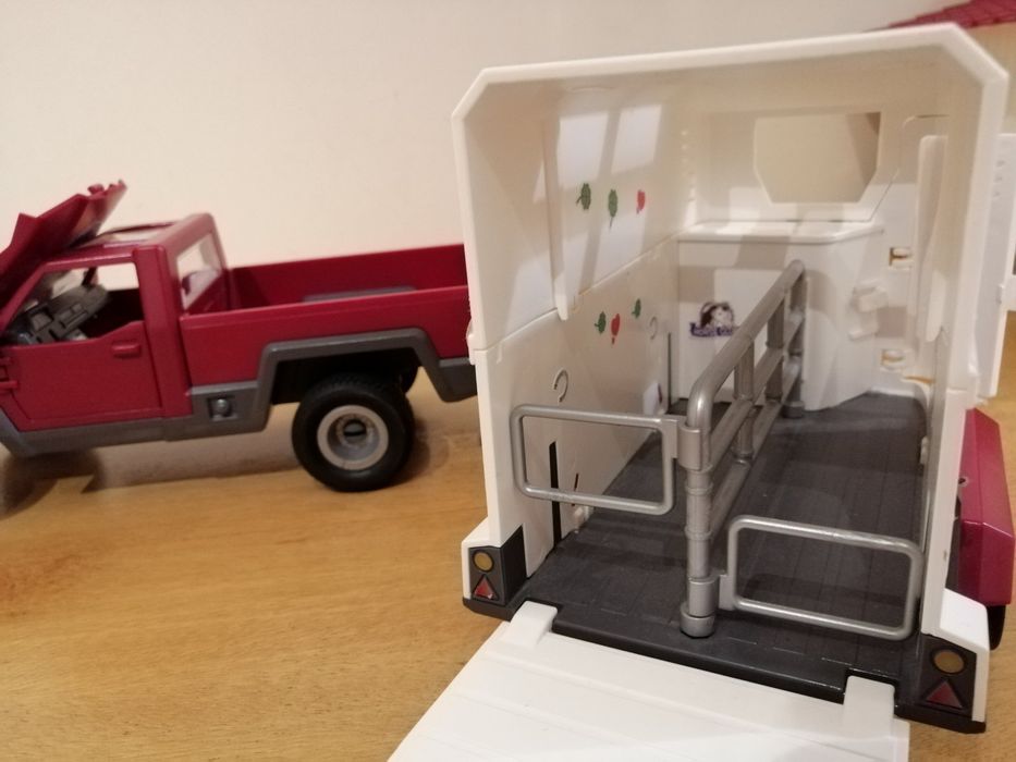 Schleich Farm Life - Комплект Пикап с Фургон за Коне