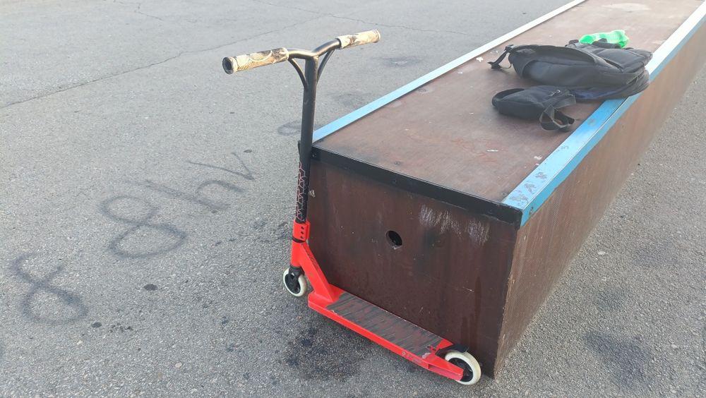 Продам самокат трюковой Plank Triton
