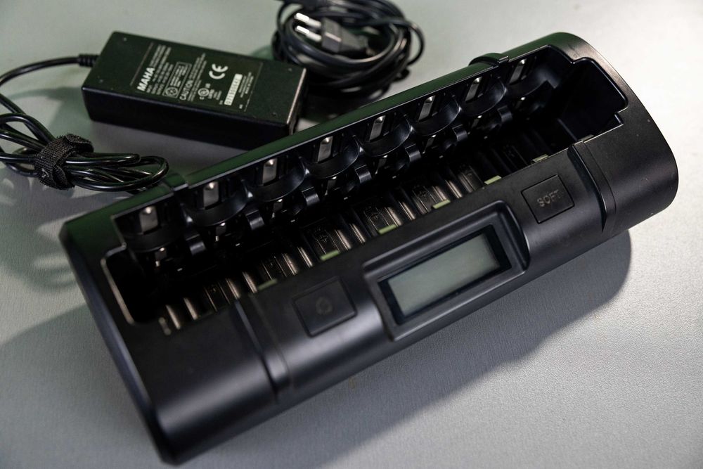 Încărcător accumulatori AA/AAA/C/D