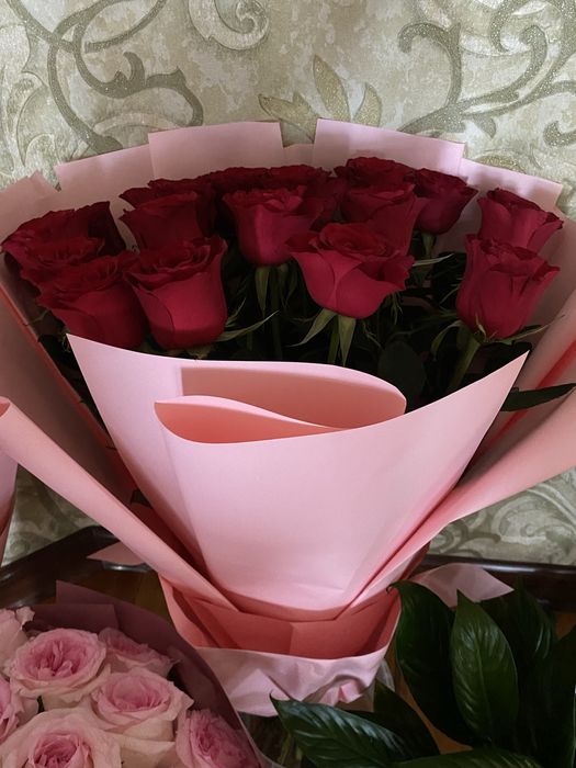 Белые ,красные,розовые цветы