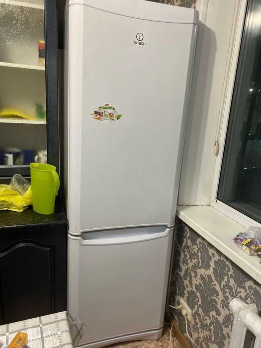 Холодильник Indesit