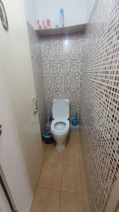 Kvartera gulbozor 3 xona sotiladi