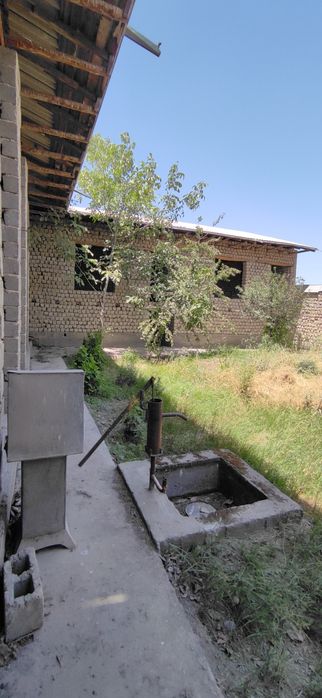 Qorasuvda hovli sotiladi