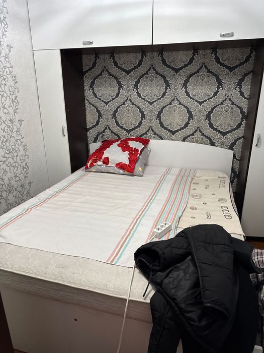 Двухместная большая кровать