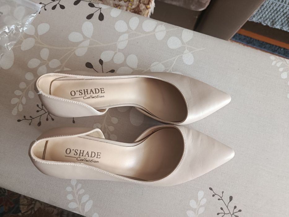 Продам женские туфли