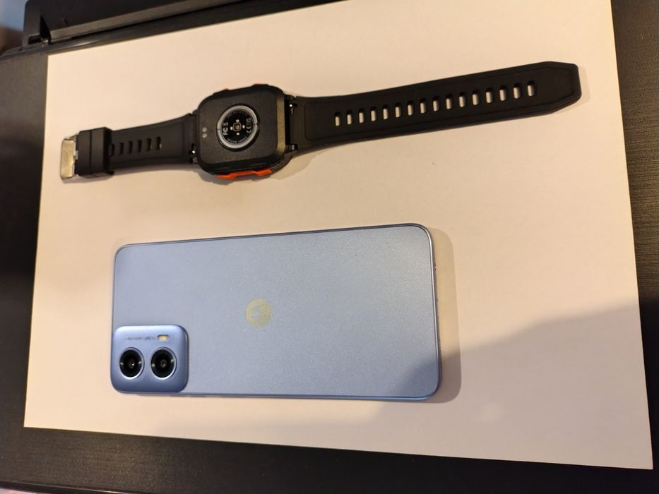 Motorola G34 la cutie și smartwatch cu lanternă
