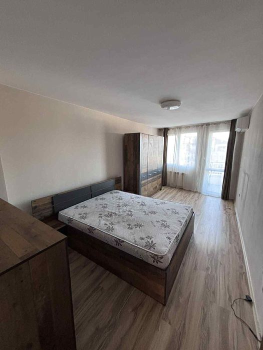 Дава се под наем Тристаен апартамент в София, Изток - 80 кв.м за 817.53 € - Снимка #2