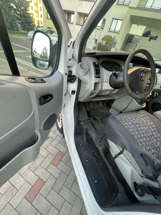 Opel vivaro 1,9 diesel  model suprainaltat si lung