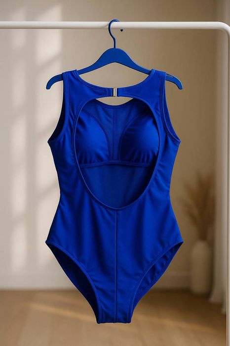 Ayollar uchun cho’milish kiyimi