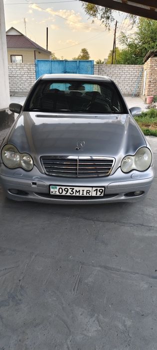 Срочно продам мерседес с180, 2001 год