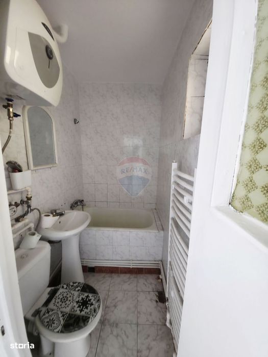 Apartament cu 3 camere de vânzare în zona Maratei