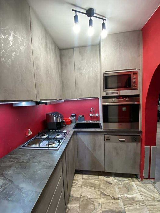 Продава се Тристаен апартамент в София, Люлин 5 - 92 кв.м за 2446 €/кв.м - Снимка #3