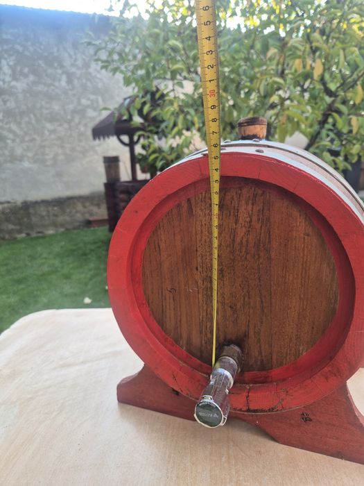 Butoi de stejar. Aproximativ 10-12 l.