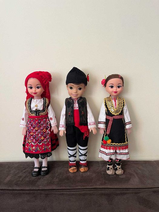 Кукли в народни носии