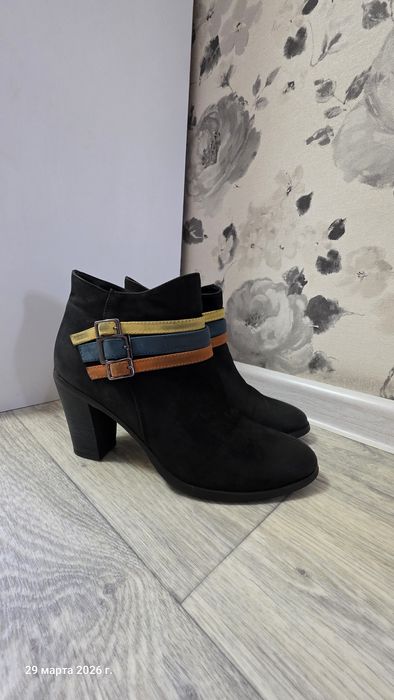 Женская обувь  39-40 размера