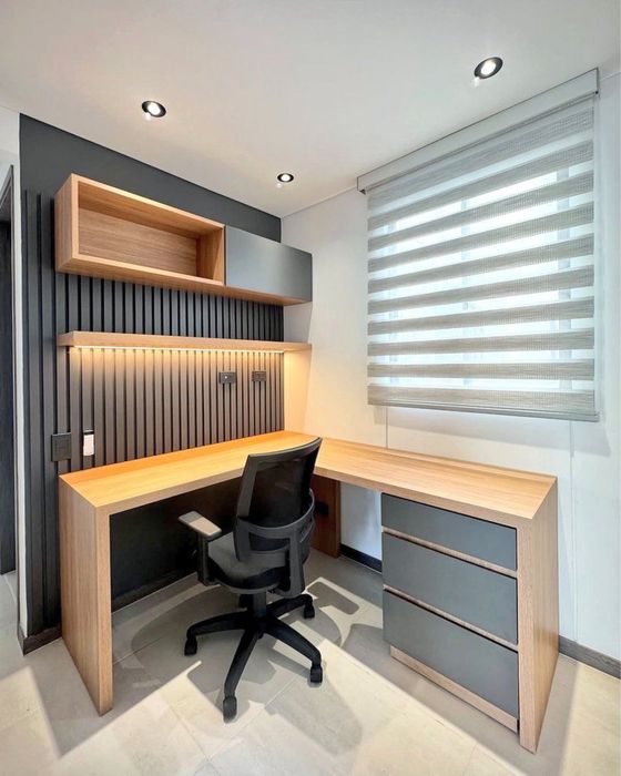 Письменные столы, шкафы и подстветка