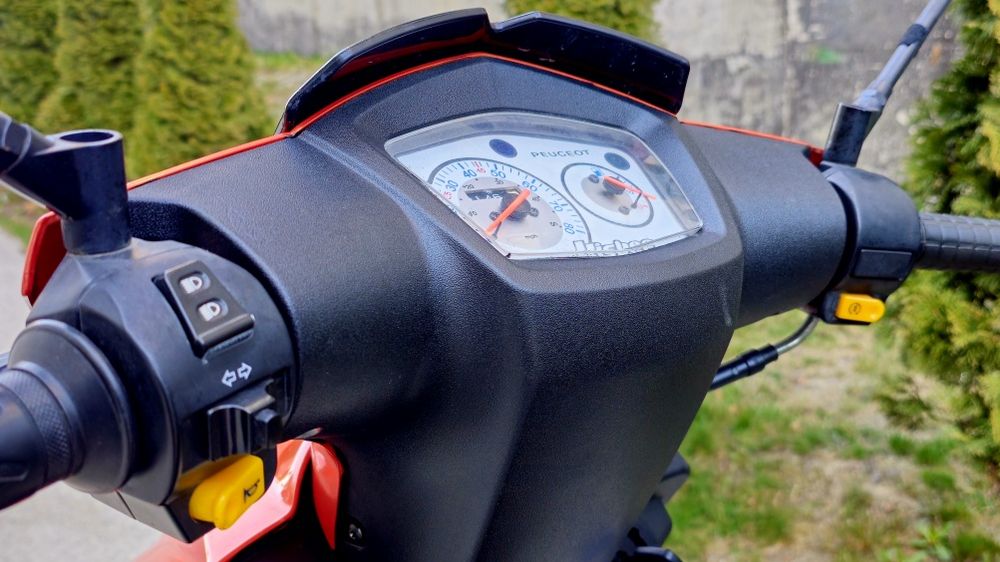 Vând Peugeot Kisbee 50 cmc Înmatriculat  Pornire la buton și la pedală