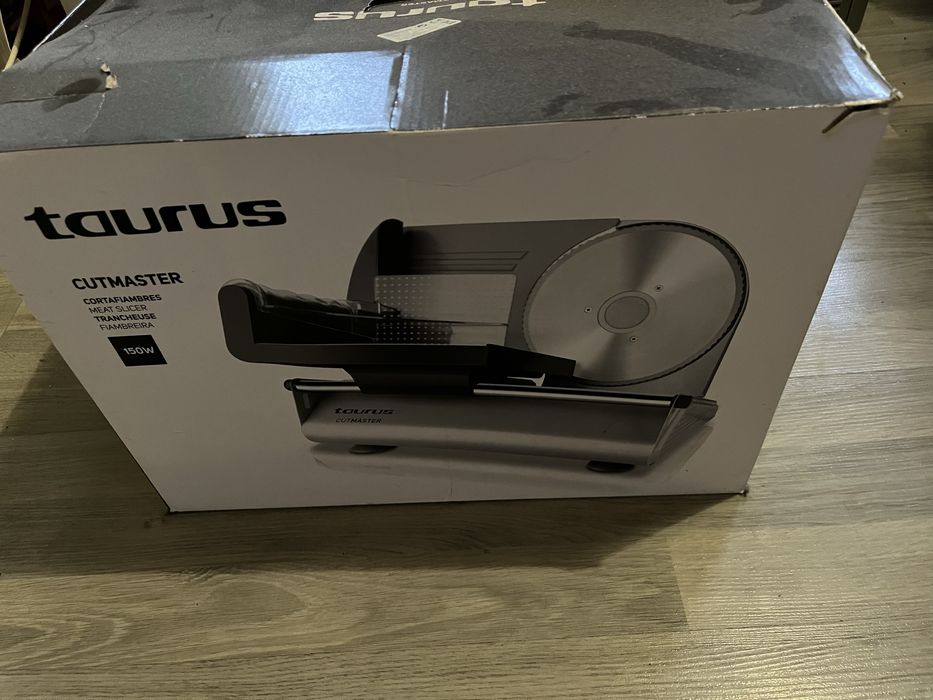 Резачка за колбаси и хляб