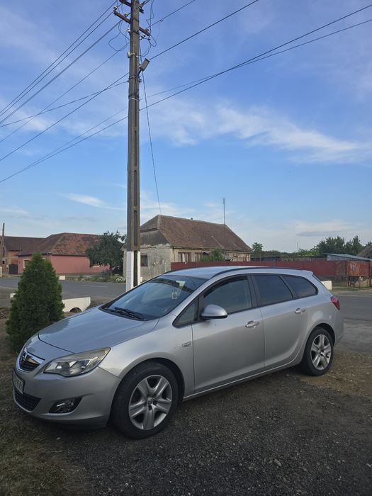 OPEL Astra 2011