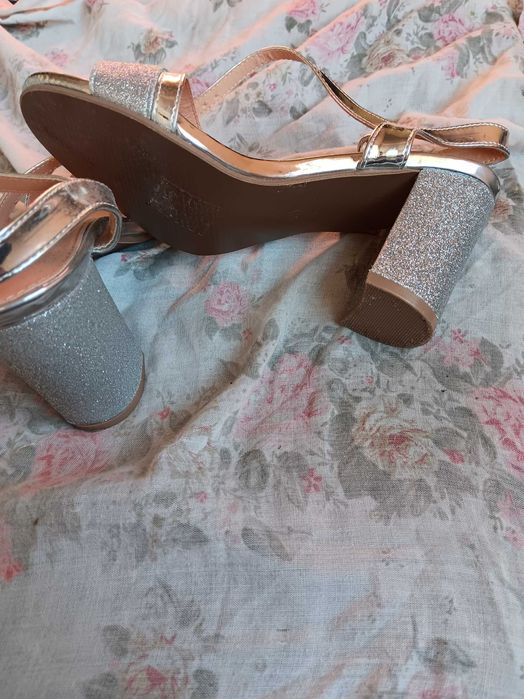 Дамски официялни сандали