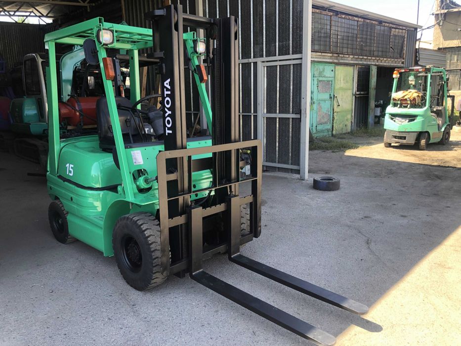 Вилочный погрузчик (кара)