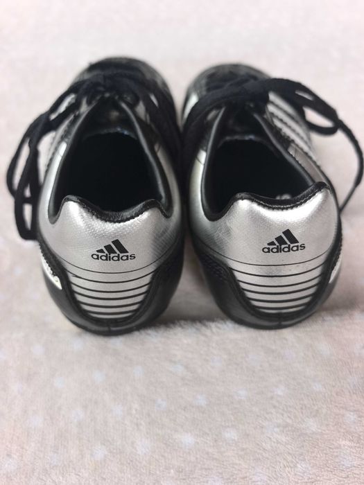 Детски бутонки adidas puntero номер 30 стелка 18см,като нови