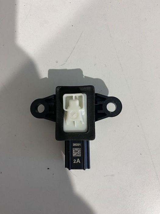 Senzor impact Volvo XC60 XC90 V90 CC V90 S90 2016+ 31406731
