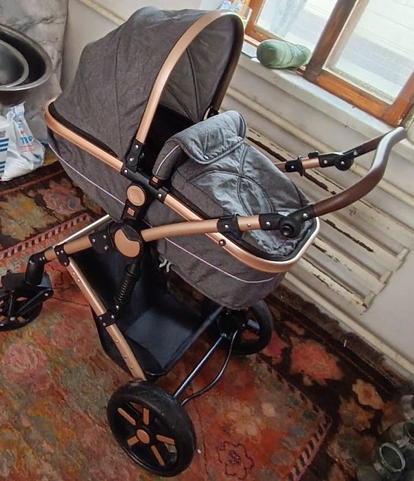 Новый коляска состо