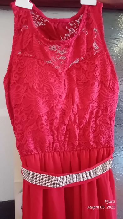 Дамска червена рокля дантела