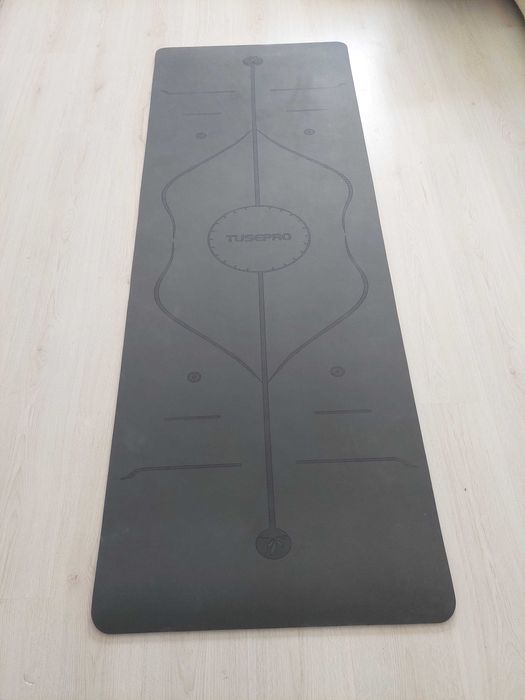 Йога постелка чисто нова .