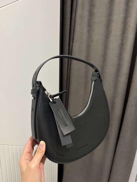 Кожаная сумка Charles & Keith