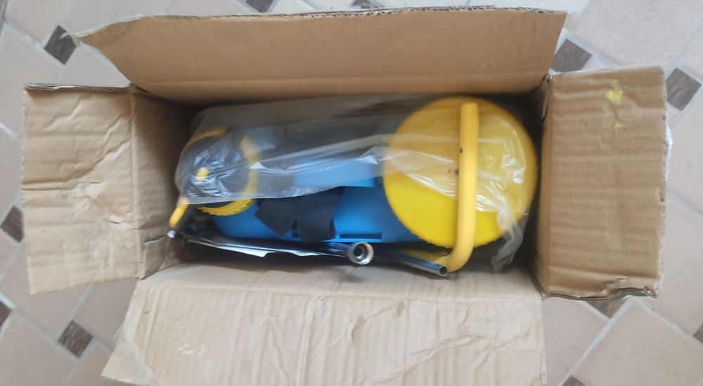 Садовый ручной опрыскиватель