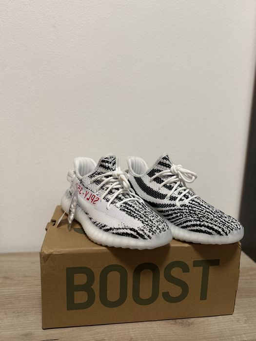 Yeezy 350 v2 zebra 43
