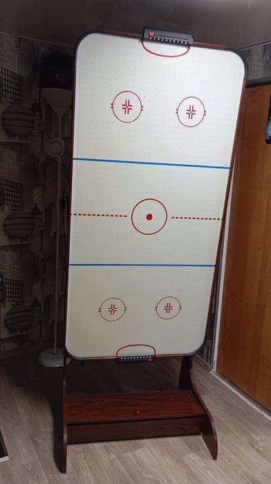 Продам настольную игру аэрохокей