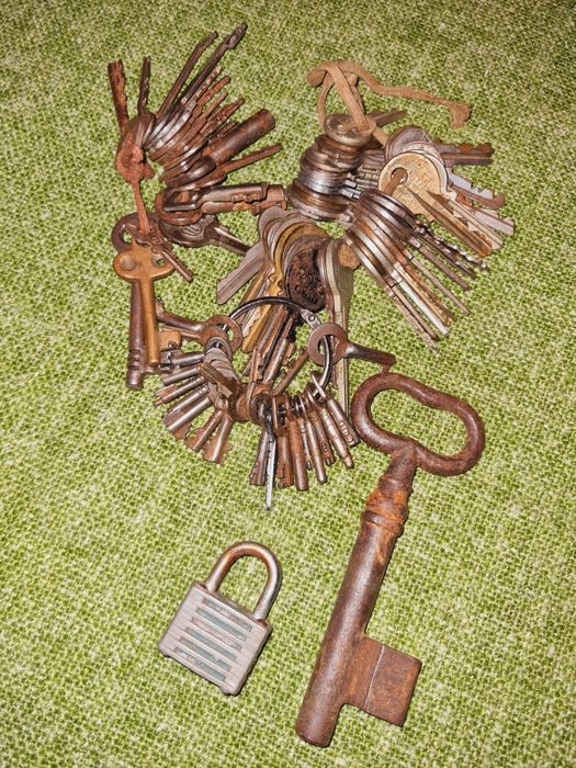 Lot chei vechi, colectie, decor, recuzita