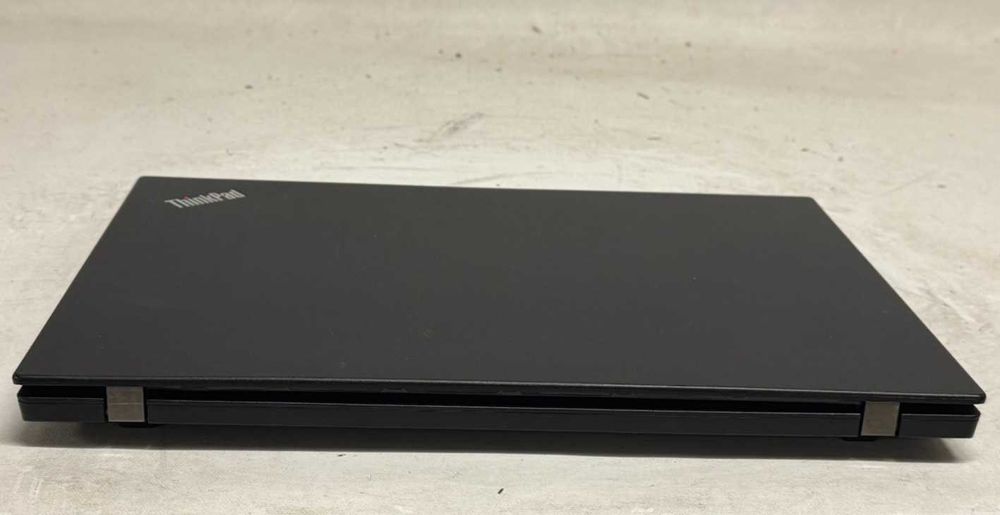 Laptop Lenovo L490 cu procesor i5-8365U, 8GB RAM, SSD 256GB NVMe, ecran 14" Full HD, tastatură cu layout US, încărcător original și autonomie 3h