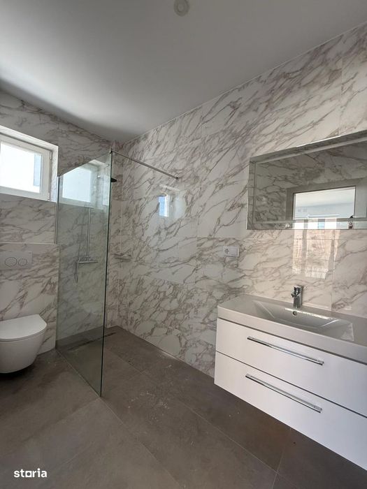 BLOC NOU, Str. Brândușelor–Ap. 3 camere, curte privata, loc de parcare