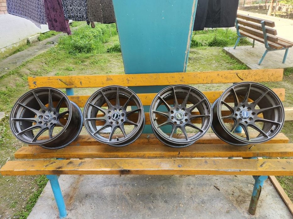 R15  diska sotiladi unversal  XXR