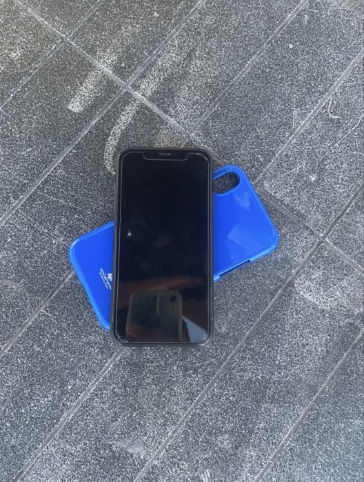 Iphone xr  64gb.