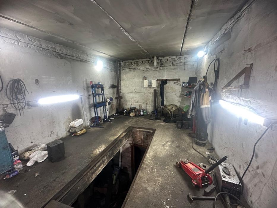 Продается гараж  по улице Красина 4