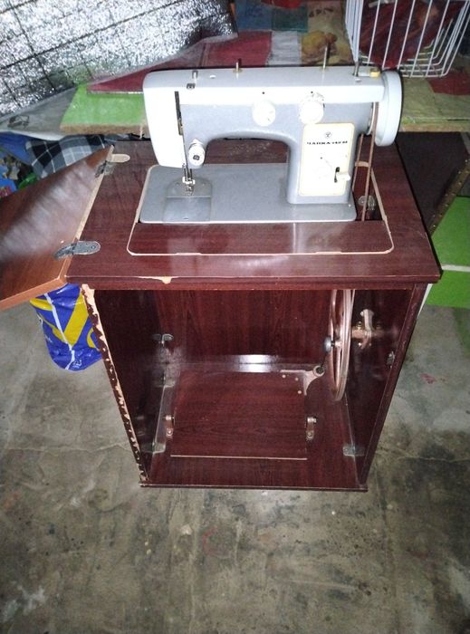 Tikuv mashinasi sotiladi