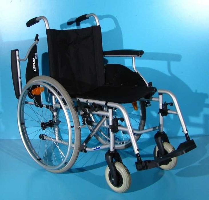 Scaun cu rotile handicap Drive - latime sezut 44 cm