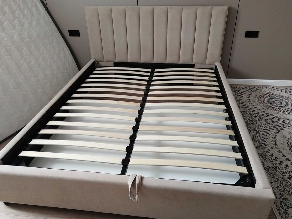 Продам двуспальную кровать