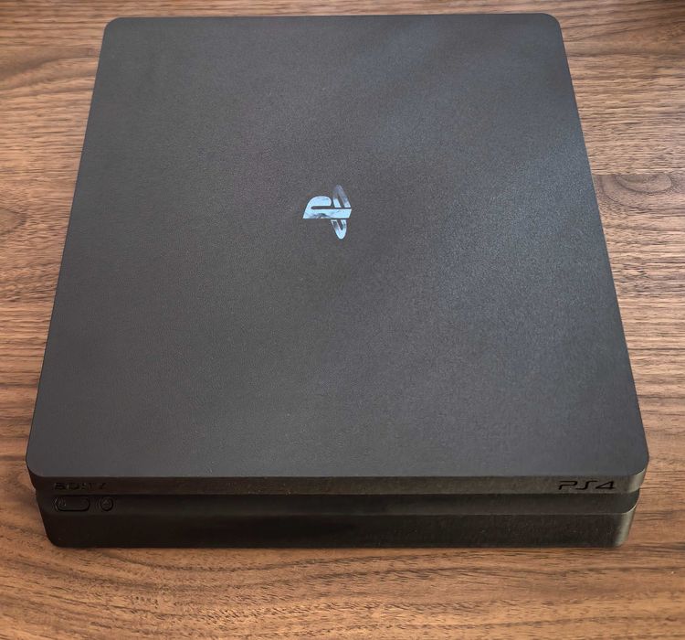 Playstation 4 slim